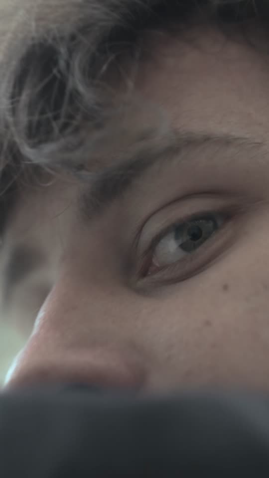 Effet Eyes In : un regard intense avec des yeux lumineux